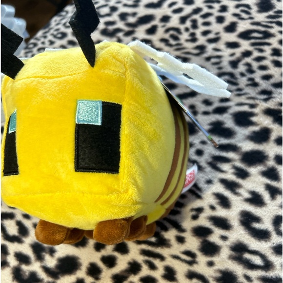 Minecraft Mojang Plush Bumble BEE 6" inch Jinx Stuffed Animal Plush NEW - Picture 3 of 9